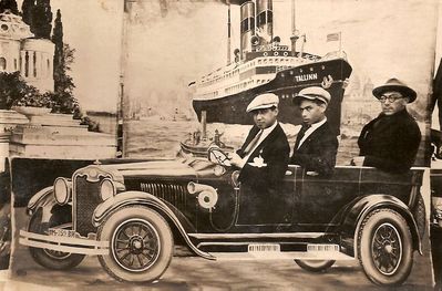 Kruskal
Tuvia Kruskal (in the middle) - ~ 1927 
