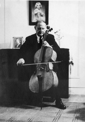 Ralph Lewis (Rafail Levinovitsch)
