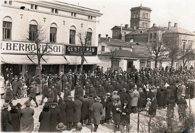 Berkovitsch, Karschenstein.  Parade at Viru str. in Tallinn 
J. Berkovitsch and H. Karschenstein shop "Gentleman".
