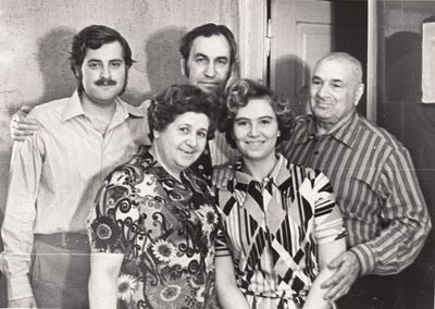 Kitt, Schlick, Pavlovski
Left to right: Leo Kitt (1949-2013), Ljuba Schlick (Kagan) (1923-1980), Elja Schlick (1925-2013),  Riina Kitt (Pavlovski), Abram Pavlovski (1905-1994)
Keywords: [P] [S]