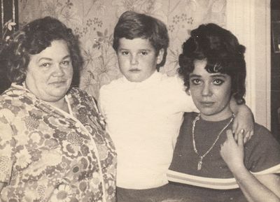 Roose, Musikant
Left to right: Ella Roose (Musikant), Mark, Galja  (Roose)
Keywords: [M]