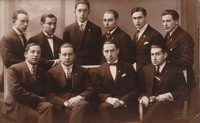 Medical students from corp. Limuvia in Riga
Left to right.
Sitting; ?, H. Zak, ?, ?
Standing: ?, Moissei Serman, ?, ?, Maks Golomb, ? 
Keywords: [Limuvia]