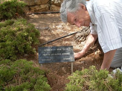 Isidor Levin by Uku Masing's memorial place in Yad Vashem, Jerusalem. 2009
