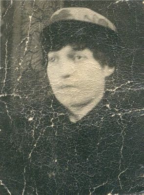 Sara-Gitta Hirschberg (Mendelovitsch) (1890-1941 [img]http://muuseum.jewish.ee/md.gif[/img])
