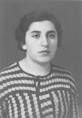 Selma Tamarkin after school graduation
Keywords: J. Luvistsuk