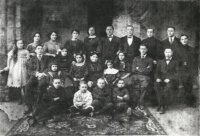 Josset, Sack, Edelkind, Scherman, Harchat family - 1
See the next picture for the names.
Keywords: [J] [E] [H]