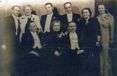 Usvanski siblings. 1938
Right to left (!).
Standing: Ida Schapiro (Usvanski), Ella Grinson (Usvanski), Willi Usvanski, Abraham Usvanski, Zenny Ginizisky (Usvanski), Josef Usvanski
Sitting: Isak Usvanski, Hadassa (Dascha) Voslinski (Usvanski), David Usvanski 

