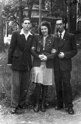 Eidelkind Misha (1926-1990), Rubinstein (Josset) Vera, Rubinstein Boris (1926-2008) - Tartu, 16.6.1946
at time of examinations into Tartu University
