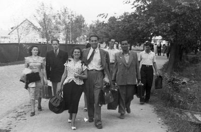 Rubinstein's wedding guests - 1950
Left to right: Judith Gelb (Rubinstein), Aleksander Gelb, Ita Gassman ( ?  ), Boris Gassman, Boris Rubinstein, Simon Levin, Herman Josset
Keywords: [G] [L]