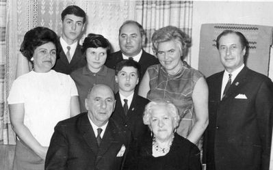 Eidelkind, Aronovitsch
Left to right.
Standing: Asja Eidelkind (?), Jossi Eidelkind, Inna (Eidelkind), Mischa Eidelkind, Adir Aronovitsch, Hana Aronovitsch (Eidelkind), Jakob Aronovitsch
Sitting: Aron Eidelkind, Zhenja (Scheine) Eidelkind (Liebesman)
Keywords: [A]