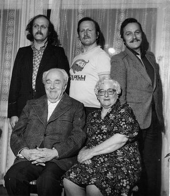 Wassermann family, Tallinn. 11.1.1986
Left to right:
Sitting: Peretz Wasserman, Sima Wasserman (Sack)
Standing: Benjamin, Avi and Tolja Wasserman
