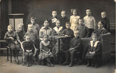 Possibly Viljandi school class in 1916-1918. 3d from right in the middle row - Moshe Serebro. 
Keywords: [unknown]