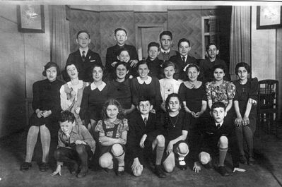 Pärnu Achdut group 1933-34
Left to right.
Bottom: ?, Pessi Permand, Benno Gordin, Mirjam Gordin, Scholem Gordin
Middle row: Atsi Gordin, Ira Hirschfeld, Bluma Birnik, Zara Bub, Haja Gurin (Ogints), Nechama Permand, Schifra Gordin, Ester Haitov, Fanni Bub
Top row: Elias Hopp, Mulli Goldberg, ? (infront), Eli Permand, Dani Levin, Abram Hopp, Jassi Schindler 
