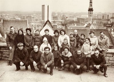 Blechman and Ring farewell. Tallinn,  23.4.1987
Left to right.
Sitting: Avi Blumberg, Jossif Engler, David Blechman, Gina Sverdlov, Harri Faiman, Mosche Saltsman, Alik Ring
In the middle: Diana Sverdlov, ? Ring, Ester Saltsman
Upper row: Ljeva Sverdlov, Rachel Sverdlov (Feinman), Fiana Engler (Zak), Teevi Blechman, Regina Blumberg (Rubinstein), Sveta Ring, Alon Pajenson, Gidon Pajenson, Rafael Levin, Rina Kitt, Leo Kitt  
Keywords: [E] [P] [R] [S] [F] [L] [B]