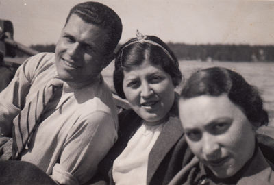 Feinsteins and Klas. Helsinki. 1936
Left to right: Maks Feinstein (1905-1941), Escha (Regina) Feinstein (Zeisel) (1909-?), Anna Klas (Gurevitsch) (1912-1999) 
