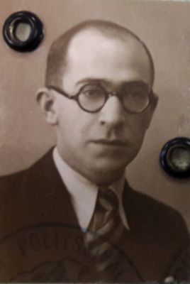 Samuel Jakobson (1905-1941 [img]http://muuseum.jewish.ee/md.gif[/img])
