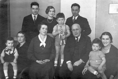Amitan family - 1934 Tartu
Left to right
Standing: Ilja Amitan, Lena Dobruschkes (Amitan), Jacov Dobruschkes
Sitting: Tanja Amitan (von Ruckteschell) with Mara, Fanny Amitan, boy - Sascha Dobruschkes, Leib-Arie Amitan, Tasja Bakscht (Amitan) with Gabi Bakscht. 
