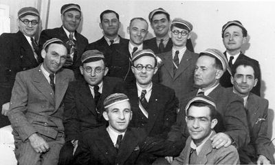 1943 - Hasmonei in Israel
Left to right.
Top row: Boris Krigman, ?, David Bakscht, Jascha Levitan, Ljeva Kliksberg, ?, Max Boruhov
Middle row: Mischa Boruhov, ?, Kolja Jadlovker, Misha Bakscht, Avraham Neuschloss
Bottom row: ?, David Gerschanovitsch 
