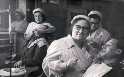 Jakobson (Lutrin) (1895-1978) Gitta - dentist
