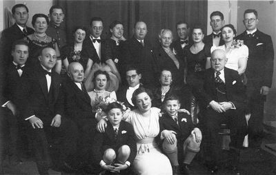 Bakscht and Kaplan families
Keywords: [K]