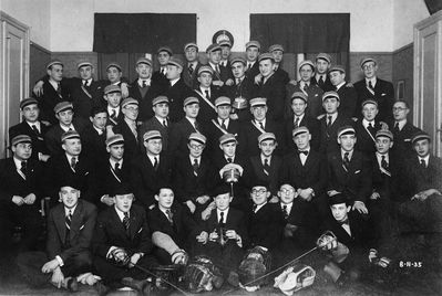 1935-2-08
"Farbenverleihung an die ausserordentlichen Philister Dr. med. Zlaff u. Dir. Levitin" (Award of colours to the outstanding Philisters Dr Zlaff and Dir. Levitin.
II from bottom, III fr right Jossif Goldberg II fr bottom IV left Boris Kropman, II from botttom III from left Albin 
