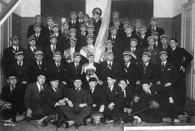 1935-2-10 
II from bottom, II fr right Abram Kropman 
