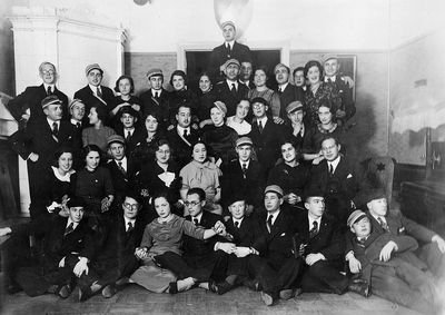 ?
Left to right.
Top row: Willi Usvanski, ?, ?, ?, Berta Danzig (Itskovitsch), ?, ?, David Bakscht, ?, ?, ?, Mira Kofkin, Ruven Kamenovski
II from top: Zvi Kamenovski,
II from bottom ?, ?, ?, ?, ?, ?, Boris Kropman
Bottom: ?, ?, Dina Saltsman (Goldberg), ?, Teffi Fainmann, ?, ?, ?, ? 
