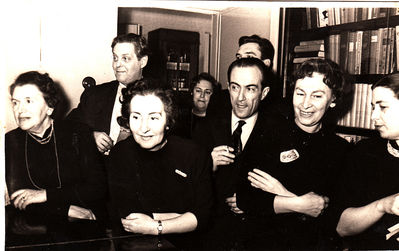 Listening to Bruno Lukk.
Left to right: Polja Klas (Schreiber), Samuel Rybak, Reli Klas (Citron), Rut Rybak (Goldmann), Leopold Klas, behind him probably Valdur Roots, Anna Klas (Gurevitsch), Frieda Bernstein (Pribluda)

