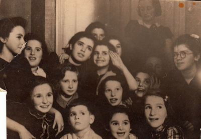 Tallinn - 1940. 
Left to right. Standing: Lea Schocher, Mara Klaus, Ester  Poljatskin.
At bottom: Ljalja, Miriam Pliner, ?(boy), Dina Kuremaa (Naimark), ?(right from boy), Lena Papp
Lea Svidgal (with glasses)
Rest of the names at back:  Marjascha Vassermann, Ita Poljatskin, Riva Vasser?,  Kriger, Lidia Leibo, Ljuba Koslovski, F. Strasch
