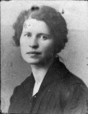 Dobruschkes (Tschervinskaja) Reisa (1888-1941 [img]http://muuseum.jewish.ee/md.gif[/img])
Keywords: [D]