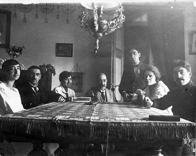 Dobruschkes family
Left to right: Rosa, Esra, Ljuba, Bendet, Herman, Paulina, Jakob Dobruschkes
