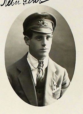 Gen (Gehn) Levi (Leo)  (1895-1974)
A Pharmacist
Keywords: [medics]