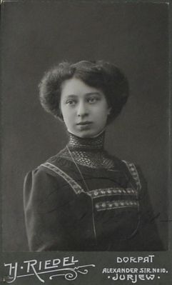 Benjaminovitsch Dveira Golda (1899-?). Pharmacist TU.
Keywords: [medics]