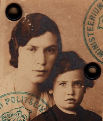 Berta Abrahamson (Wolf) (1904-1991) with Pessa Abrahamson (1930-2012)
