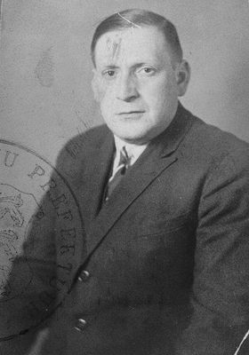 Rosenberg Jankel (1884-1933) - pharmacist
Pharmacist
Keywords: [medics]