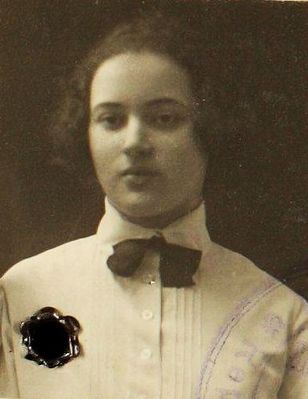 Minna Ljubarov (Bovschover) (1903-1987)
