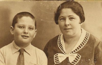 Fanny Dubovski (Mitlanska) (1896-1952) with Moses Dubovski (1924-1941)
