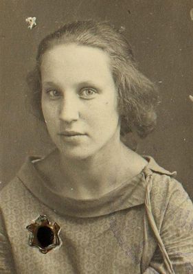 Hanna Lea Fell (1907-?)
