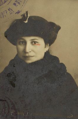 Lipsa Frank (Leibovitsch) (1877-?)
Keywords: [L]