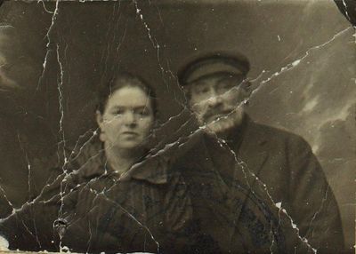 Movscha Glückmann / Glickmann (1855-[img]http://muuseum.jewish.ee/md.gif[/img]) with first wife Ester Miriam 
