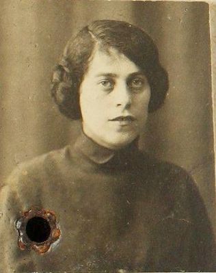 Ite Pivovarov (Grossmann) (1896-?)
Keywords: [G]