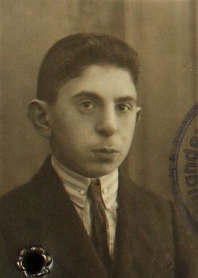 Jakob Schneier (1910-?)
