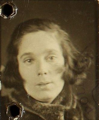 Sara Taubin (Inerfeldt) (1893-?)
Keywords: [I]