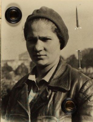 Frieda ?
Written as wife of Pinchas Avigdori (Vigderhaus) on his passport with visas to Palestine. Fake marriage to get 2 persons out to Palestine on one certificate. 
