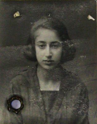 Riva Alaots (Drui) (1907 - 1941 [img]http://muuseum.jewish.ee/md.gif[/img])
Keywords: [A]