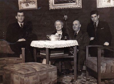 Giniziski  ~1937
Left to right: Michael Giniziski, Zenja Giniziski (Usvanski), Leo Giniziski, Simon (Senja) Giniziski
