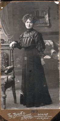 Zenny Ginizisky (Usvansky) in 1907.
