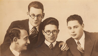 The students
Left to right: ?, ?, Paul Meiertal, ?
Keywords: [unknown]