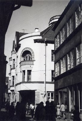 House at Viru 4 in Tallinn in 1912-1913. Owners: H. Gutkin and I. Sundelevitsch. Architects: Karl Burman, Artur Perna. 
Tenement and cinema in Tallinn at Viru str. 4 belonging to H. Gutkin and I. Zundelevitsch. Architects Karl Burman, Artur Perna. 
Keywords: [G] [Z]