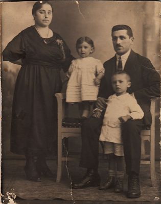 Ette, Abram, Asriel and David Fainmann
